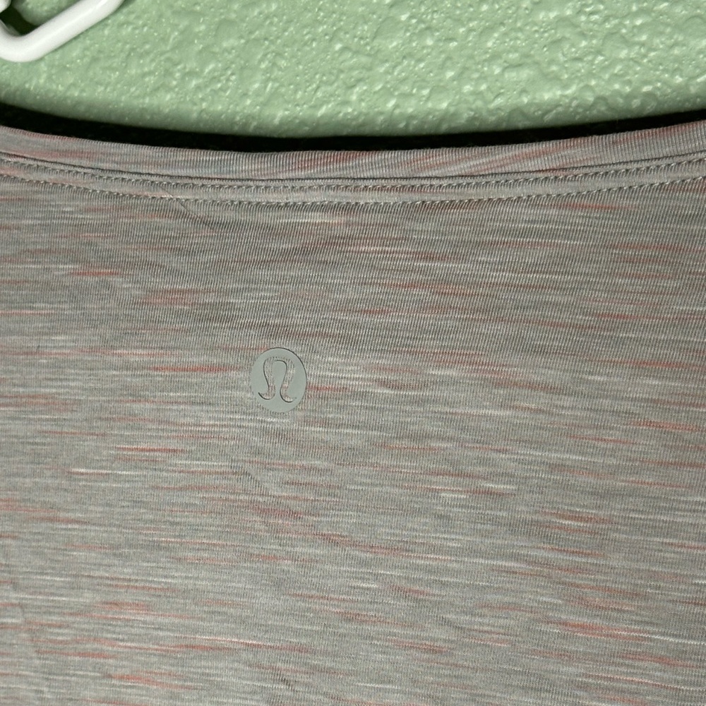 Lululemon Back In Action Long Sleeve Size 10 Grey Striped Scoop Neck NWT - Picture 2 of 8
